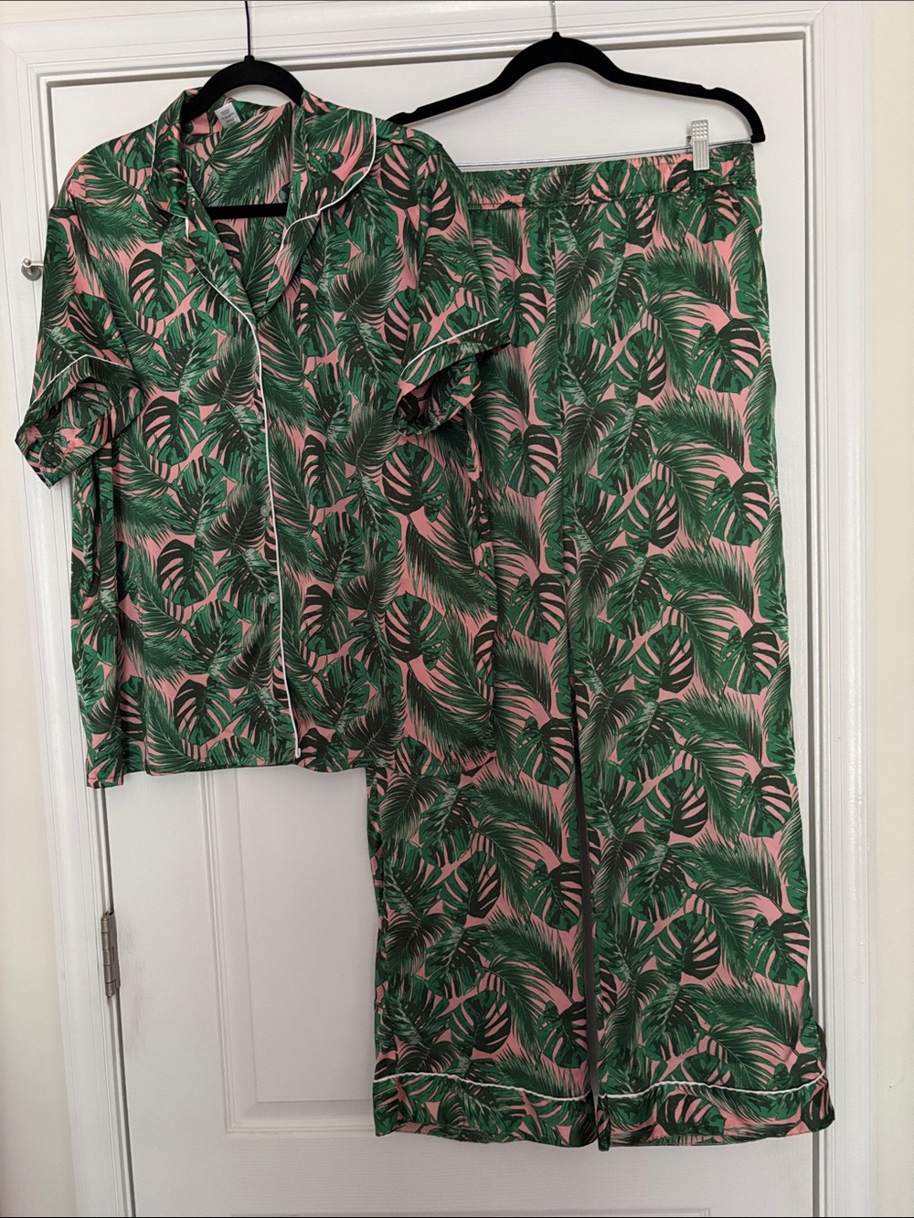 Tropical Leaf Women's Pajama Set - Pink & Green